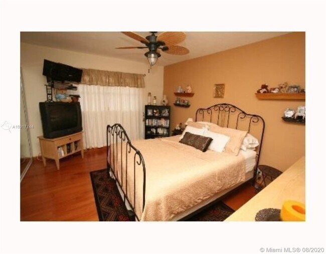 Foto del edificio - 6707 N Kendall Dr