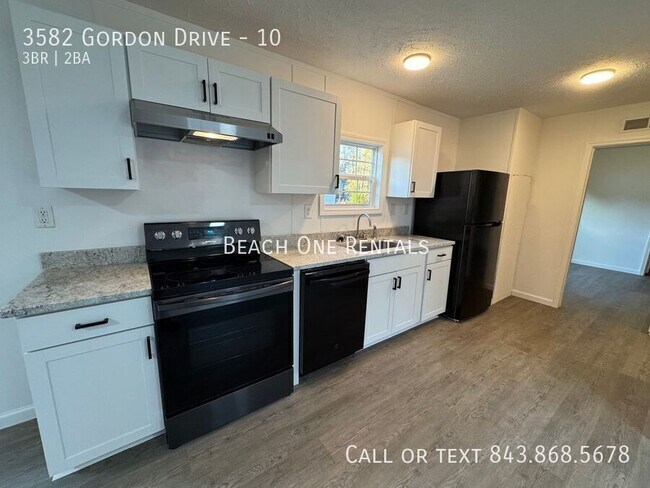 Building Photo - 3582 Gordon Dr