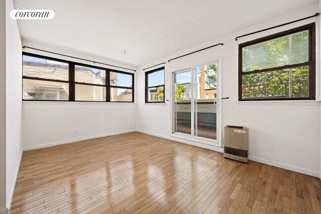 Foto del edificio - 241 Bedford Ave