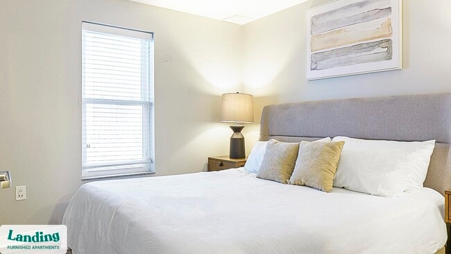 Building Photo - 335 W 9th St