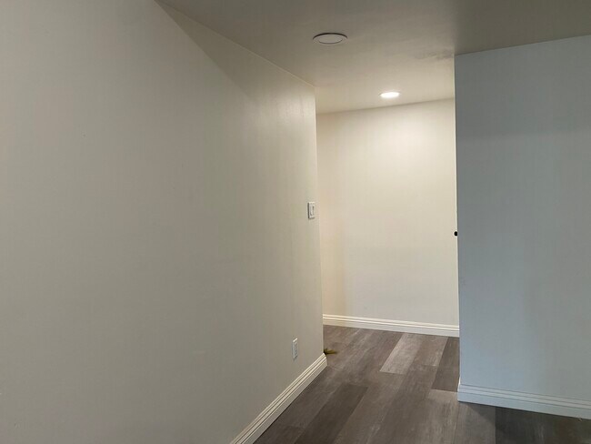 LIVING ROOM - 540 Kelton Ave
