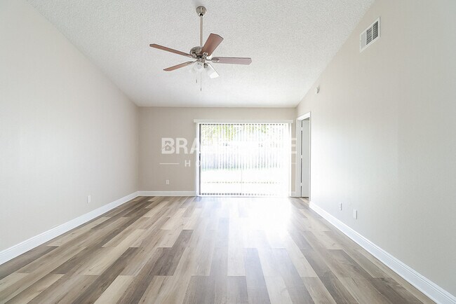 Foto del edificio - 1019 Wainright Dr