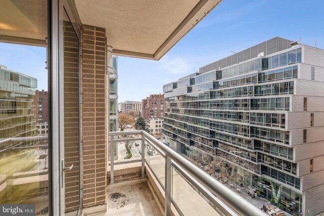 Building Photo - 1155 23rd St NW