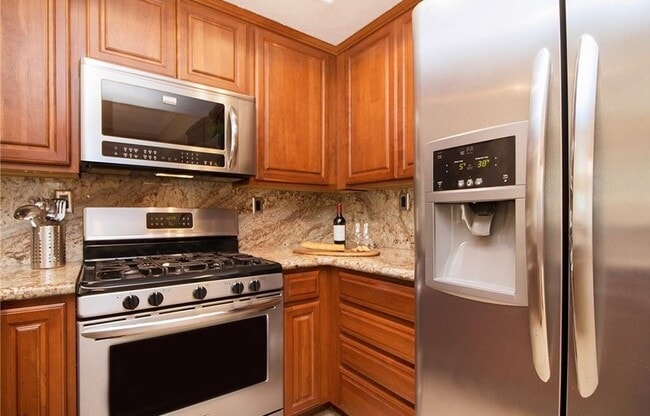 Building Photo - 28952 Canyon Lake Dr