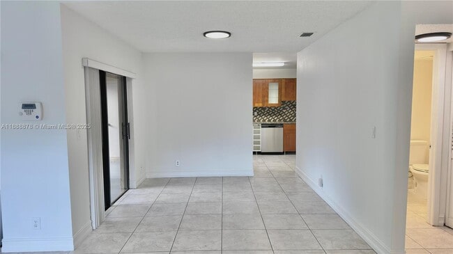 Foto del edificio - 501 Racquet Club Rd