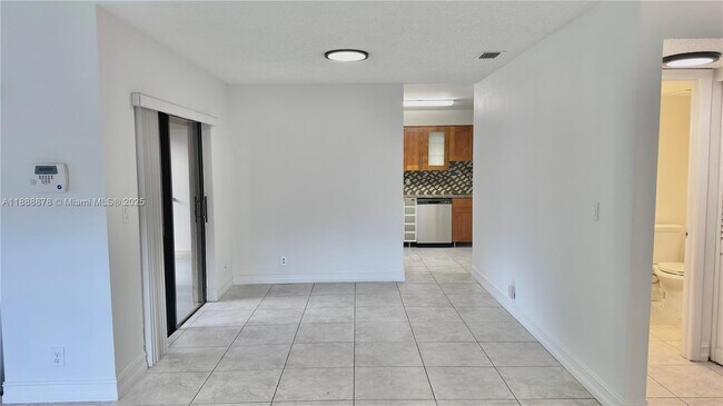 Photo - 501 Racquet Club Rd Townhome