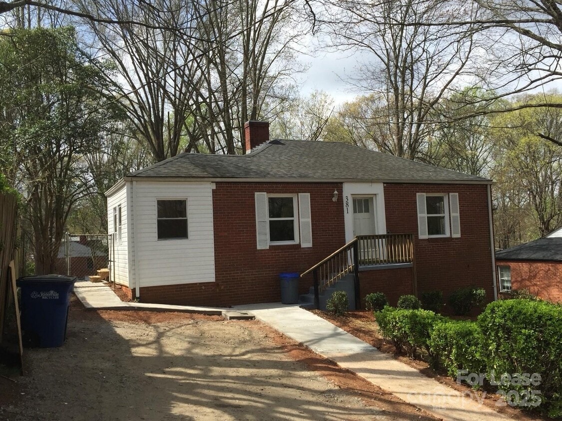 Primary Photo - 381 Euclid Ave