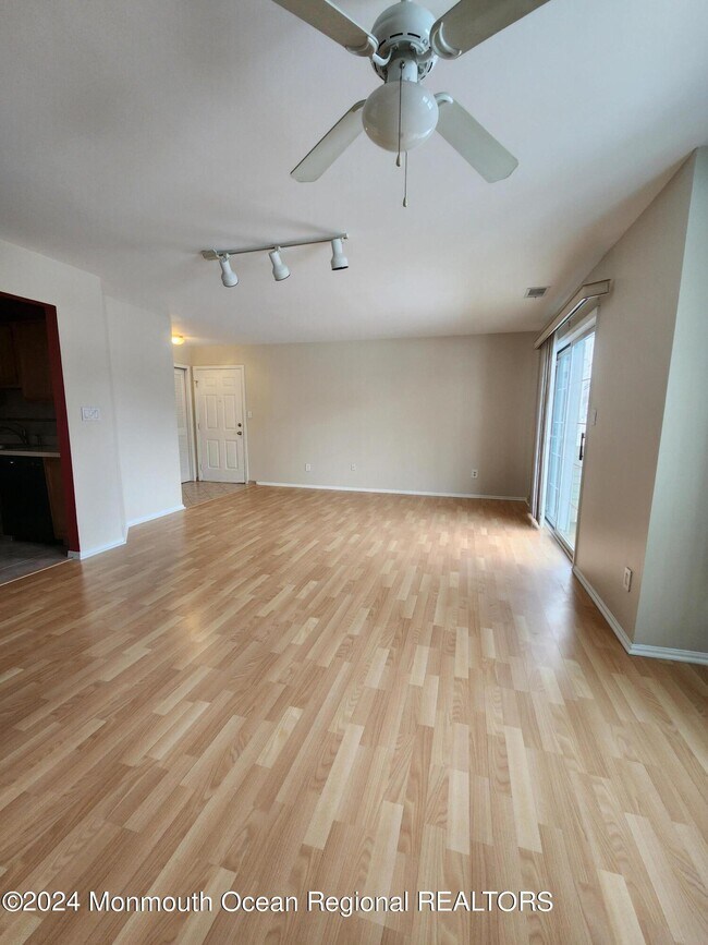 Building Photo - 73 Briarwood Ct