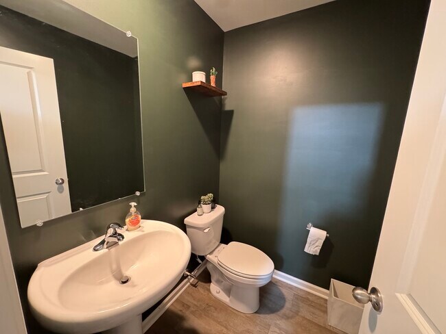 Foto del edificio - 1039 Briar Gln Ct