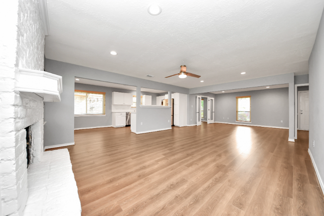 Building Photo - 25603 Pine Acres Cir