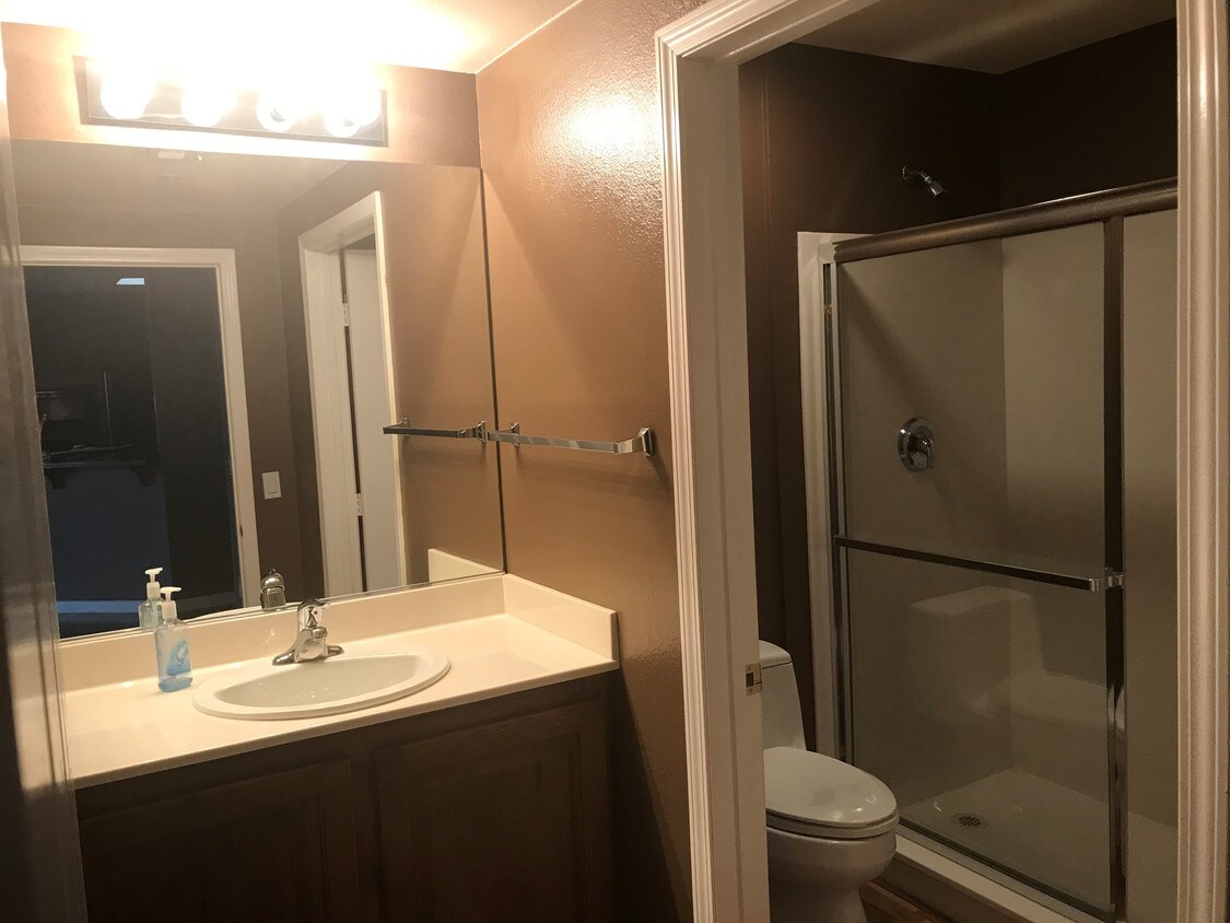 Foto principal - 27 E Agate Ave
