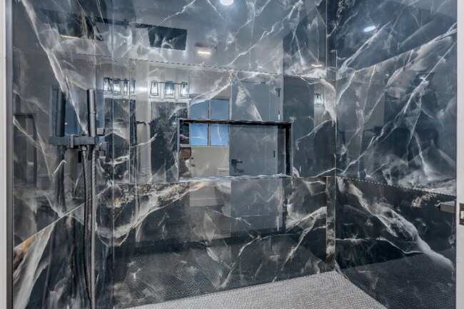 Foto del edificio - 685 N Hickory St