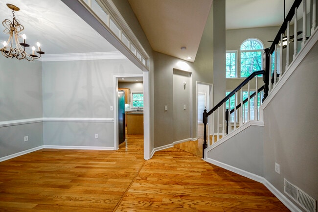 Building Photo - 3627 Chestnut Dr