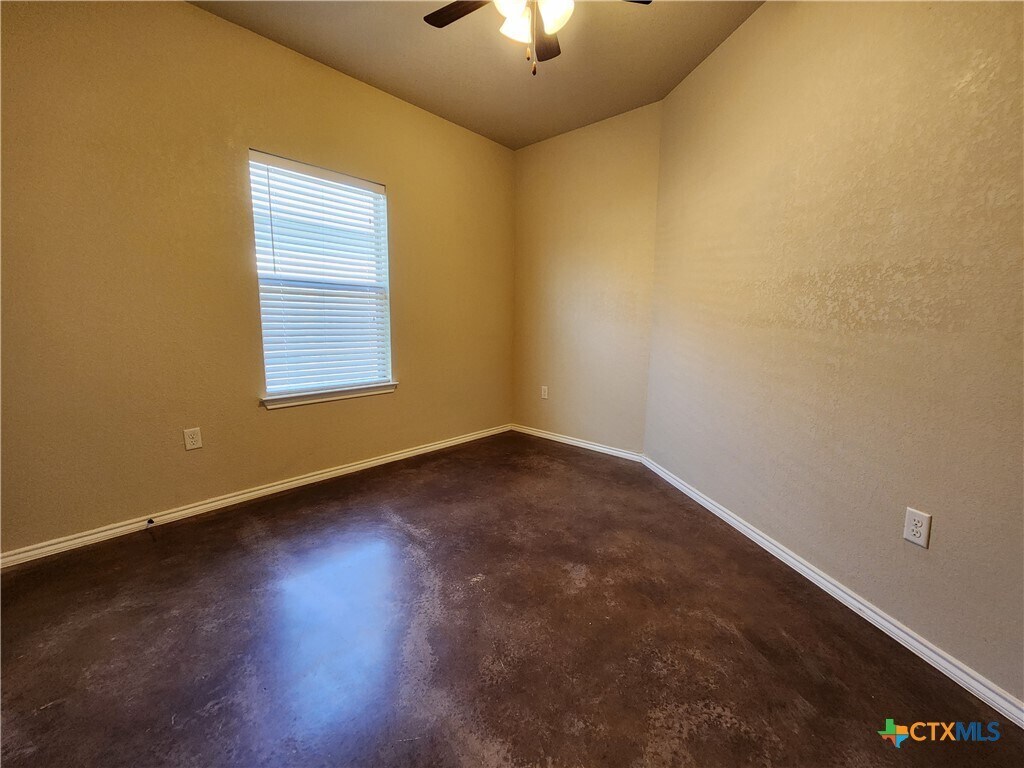 Building Photo - 2567 Pahmeyer Rd