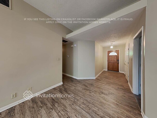 Foto del edificio - 561 Black Creek Dr