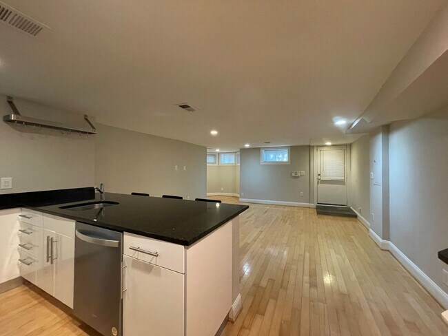 Foto del edificio - 721 E St NE