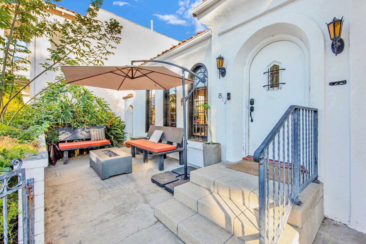 Foto principal - 812 S Curson Ave
