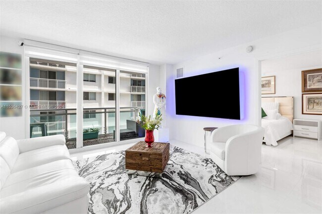 Foto del edificio - 6917 Collins Ave