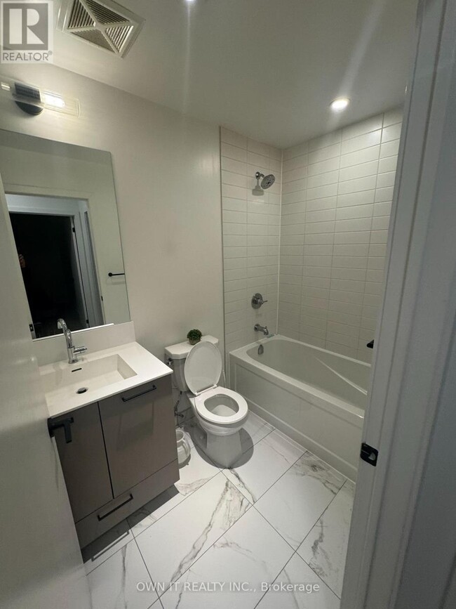 Photo du bâtiment - 20 Lagerfeld Dr