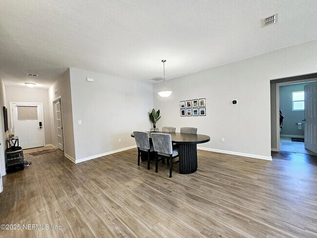 Foto del edificio - 12716 Deeder Ln