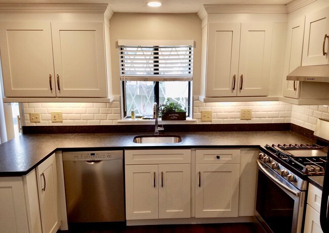 Building Photo - 3 Burberry Ct