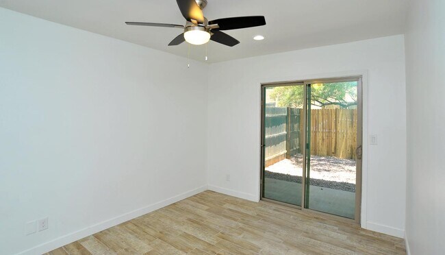 Building Photo - 3304 E Presidio Rd