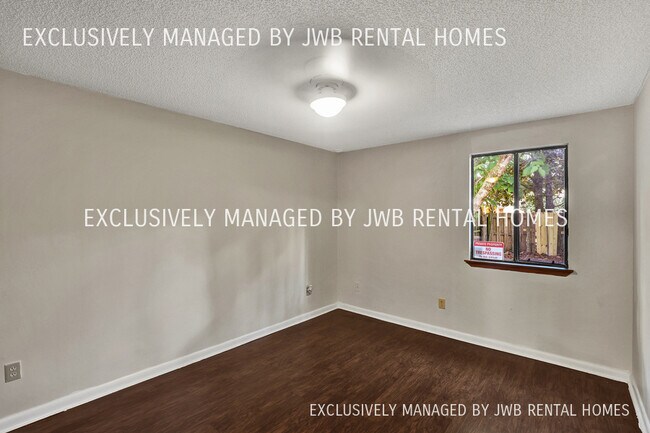 Building Photo - 6632 Periwinkle Dr