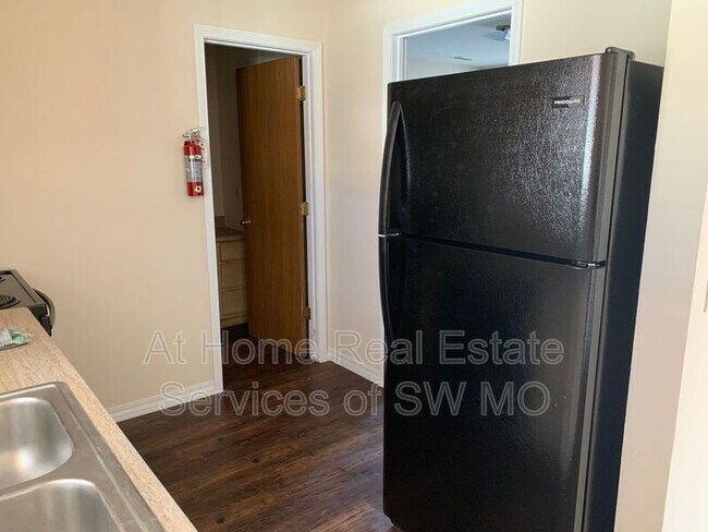 Foto del edificio - 3359 E Southern Hills Blvd