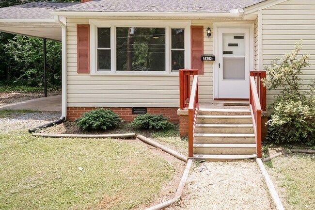Foto del edificio - Charming 2-Bedroom Home with Screened Porc...