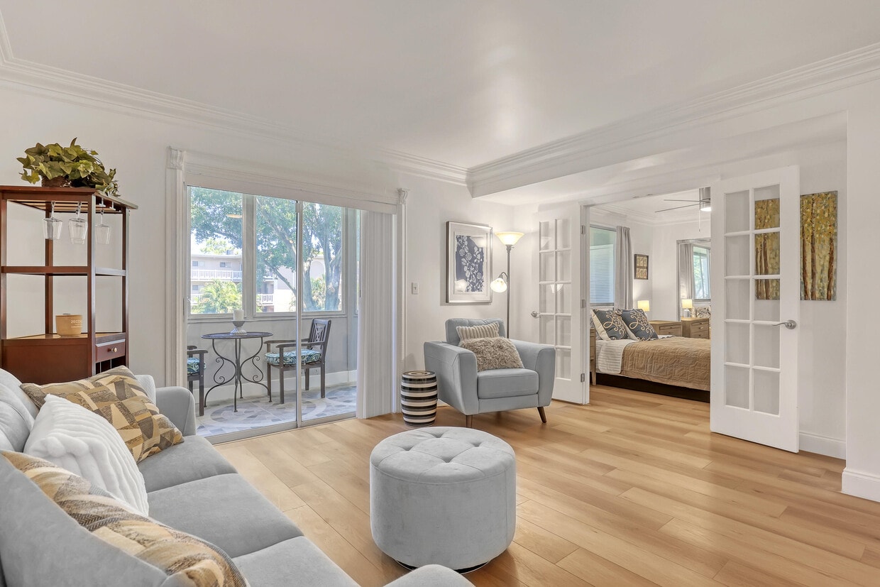 Primary Photo - 2687 Garden Dr N