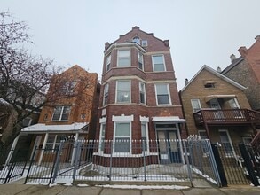 Building Photo - 2532 S Albany Ave