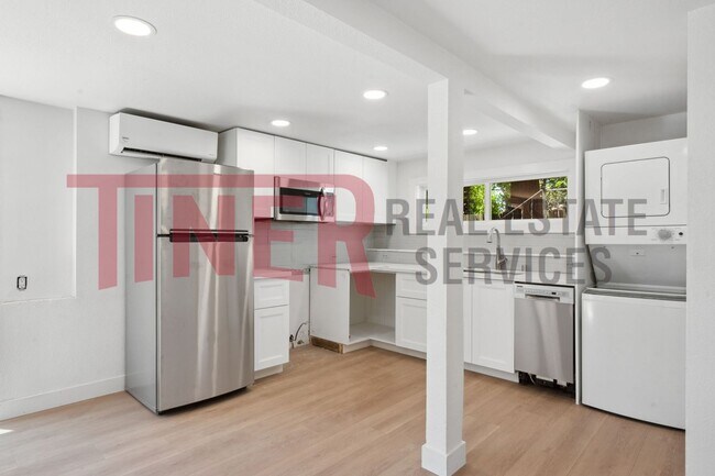 Foto del edificio - Affordable Studio: 7882 Orange Ave In The ...
