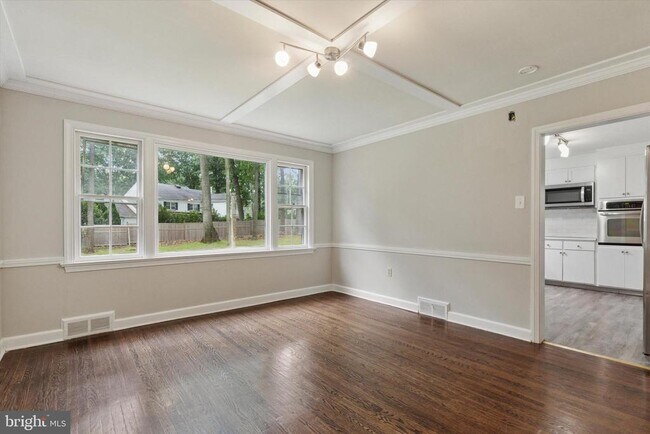 Building Photo - 310 Pine Tree Rd