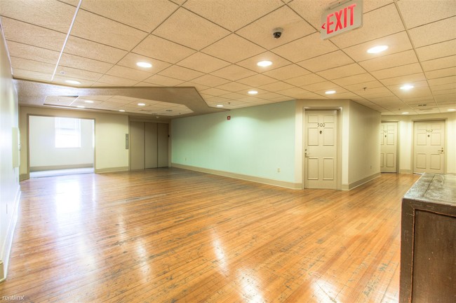 Building Photo - 108 E Grace St