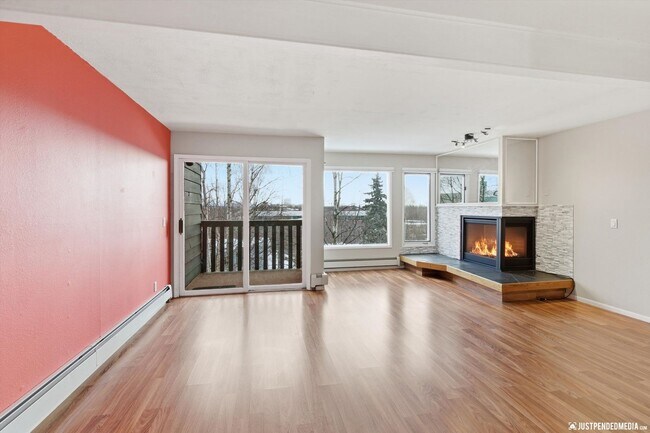 Building Photo - Downtown Living