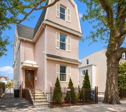 Building Photo - 72 N 13th St