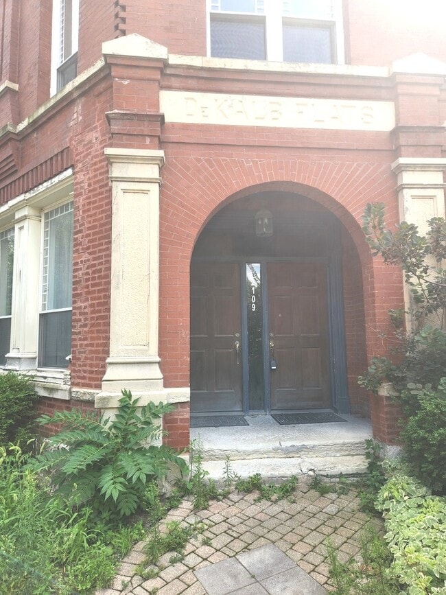 Building Photo - 2109 W Polk St