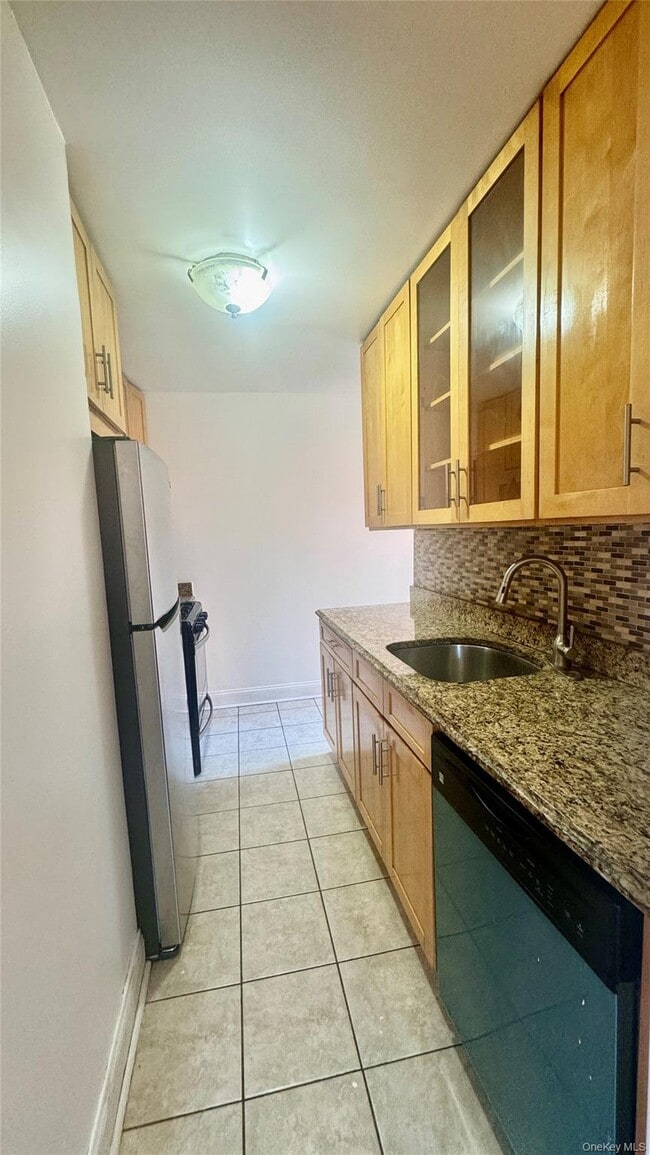 Building Photo - 141-33 78th Ave