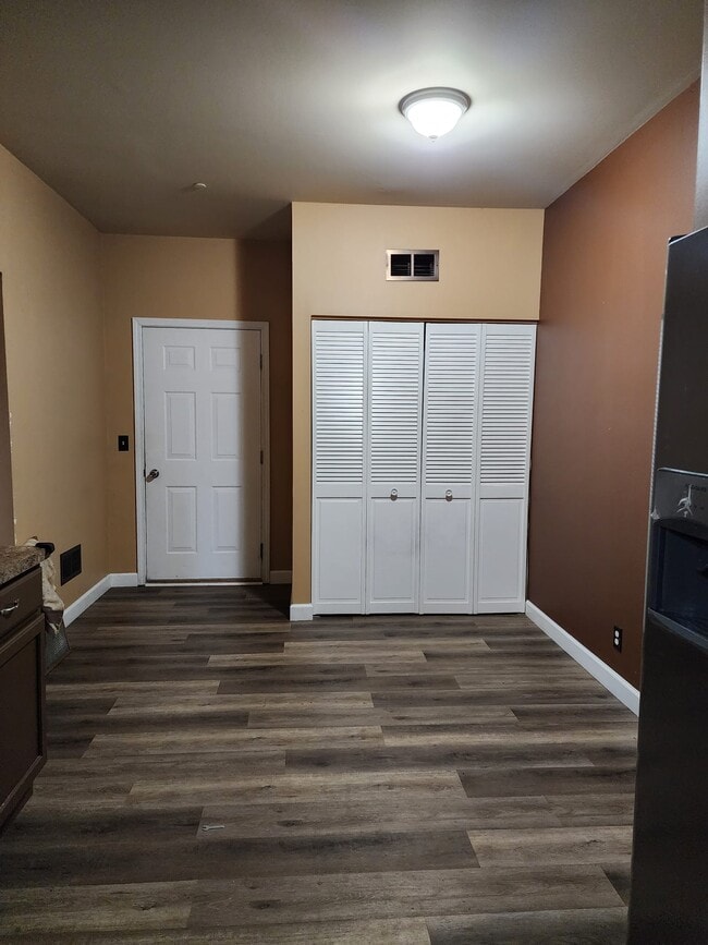 Building Photo - 1157 Goldfinch Ave