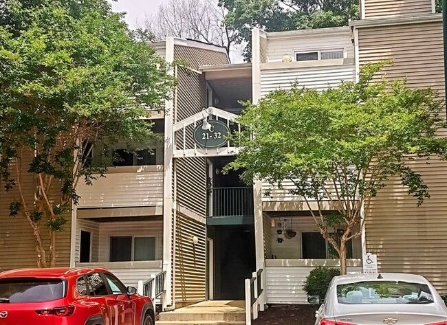 Building Photo - 600 Reusens Rd