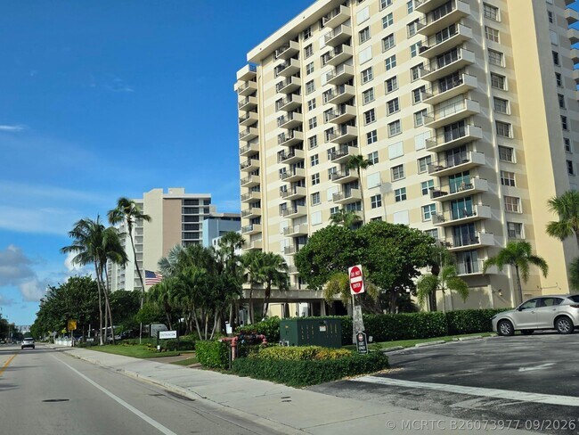 Foto del edificio - 1900 S Ocean Blvd