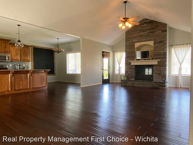 Building Photo - 6 br, 3 bath House - 13902 E Ayesbury Street