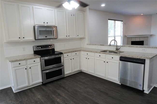 Building Photo - 12620 Summerwood Dr