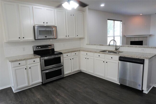 Foto del edificio - 12620 Summerwood Dr