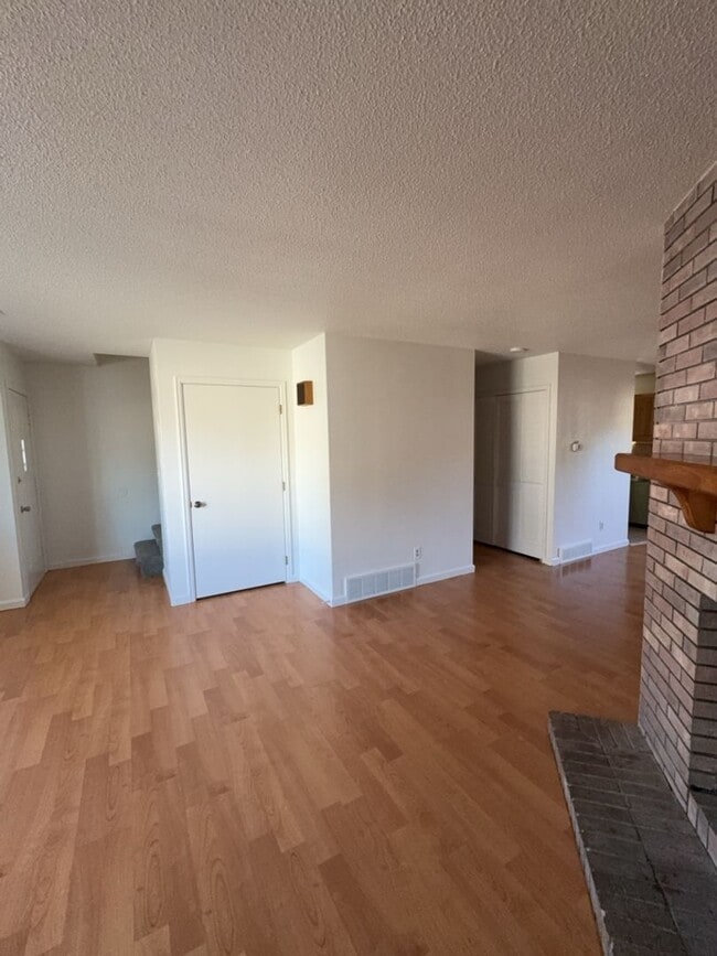 Building Photo - PRICE REDUCED - Updated 3 Bedroom 2.5 Bath...