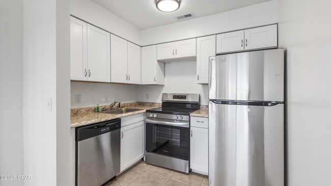 Foto del edificio - 4114 Holiday Dr