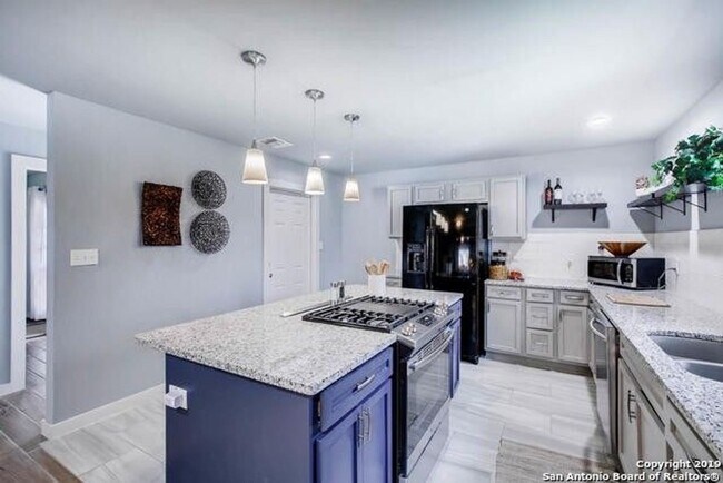 Foto del edificio - Adorable 3 bedroom 2 bath Minutes from N S...