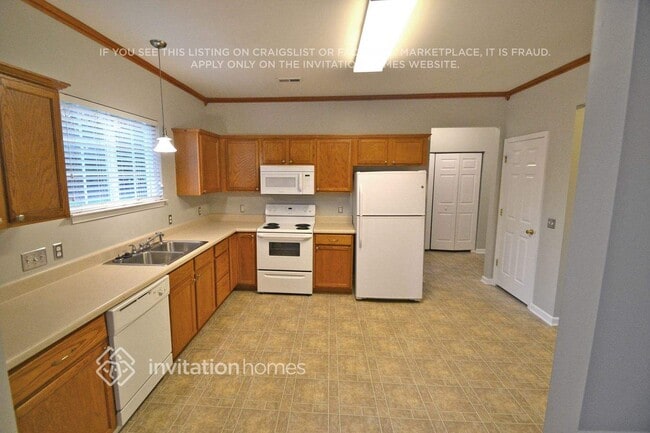 Building Photo - 173 Mellwood Dr