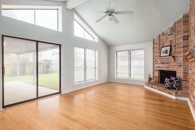 Building Photo - 4930 Shadowdale Dr