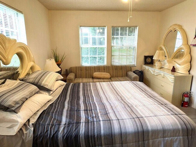 Foto del edificio - 1 br, 1 bath House - 7817 Midway Drive Ter...